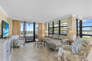 Beachside Wrap-Around Balcony - 7