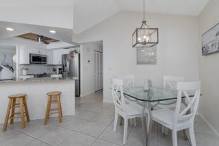 Canalside Comfort Haven - 1