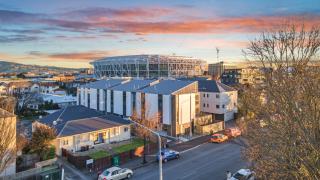 Spacious 3 Bedroom Townhouse - Close to Stadium - 0