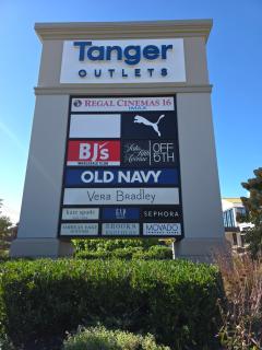 Private Area & Access to Home, Rooms In Bayshore - 2