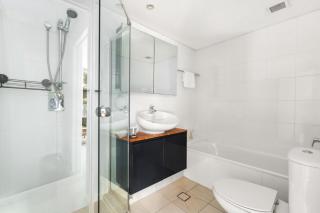 Stylish 1-Bed in the Heart of Sydney's Inner West - 8