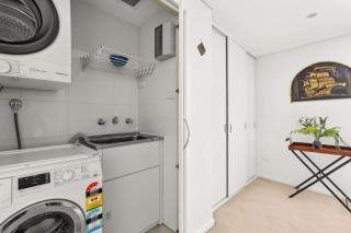 Stylish 1-Bed in the Heart of Sydney's Inner West - 5