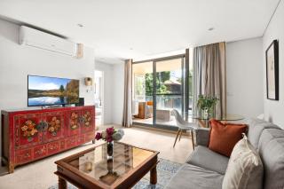 Stylish 1-Bed in the Heart of Sydney's Inner West - 6
