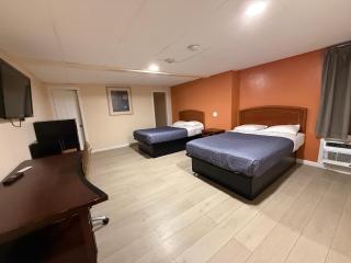 Travelers Motor Lodge - 9