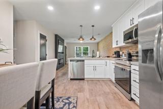 Modern 2 Bedroom Home with Fire Pit, Bikes - 1