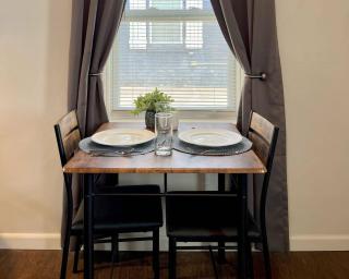 Crestview Cottage 1 - 3 Guests - 4