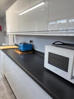 4 bedroom suit Contractors or Families Newport TF10 - 6