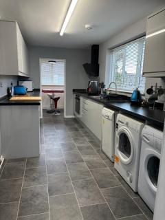 4 bedroom suit Contractors or Families Newport TF10 - 5