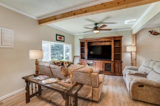 Walk to River Oacoma Home with Dog-Friendly Yard! - 3