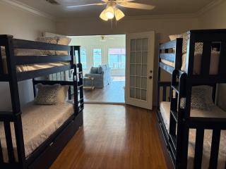 Island getaway 11 beds 4 bedrooms - 6