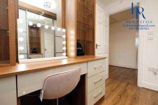 6BDR Stylist Home - 4 Parking Family & Contractor - 1
