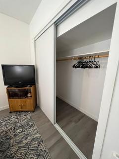 3-Minute JBLM Spacious & Cozy 4BR 2BTH Huge Yard - 6