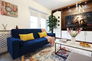 6BDR Stylist Home - 4 Parking Family & Contractor - 0