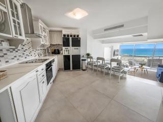 Blue Horizon Penthouse - 9