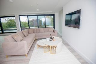 Luxury 3 Bedroom Penthouse Apartment - 9