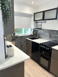 Home on the Broads Just Renovated - 8