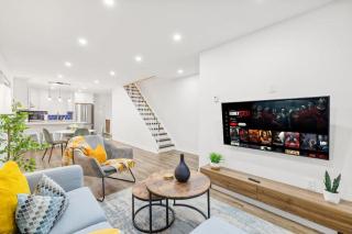 Stylish 3BR Urban Retreat near Christie Sleeps 6 - 0