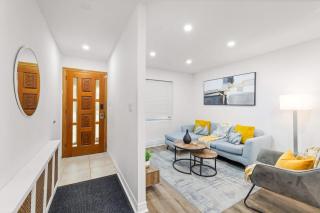 Stylish 3BR Urban Retreat near Christie Sleeps 6 - 2
