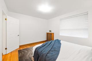 Stylish 3BR Urban Retreat near Christie Sleeps 6 - 4