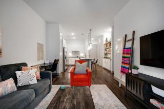 Luxury Downtown Apartment - Fast Wi-Fi - Desk Area - 5