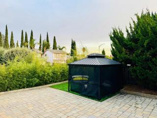 Modern 2BR Guest Suite with Kitchen, Free Parking, Fire Pit - 10 mins to SJC - 5