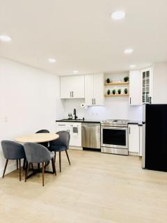 Modern 2BR Guest Suite with Kitchen, Free Parking, Fire Pit - 10 mins to SJC - 2