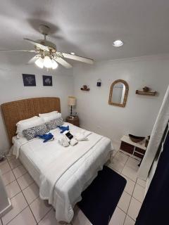 Coco Plum beach house getaway with pool - 5