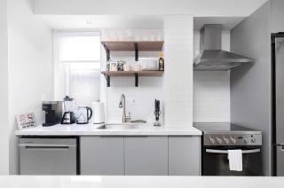 Ossington Oasis Modern Family Retreat - 7