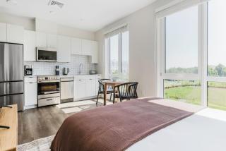 Blueground Revere courtyard games wd ac BOS-1092 - 3