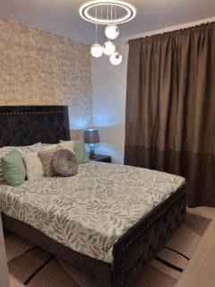 Luna airport retreat - 3