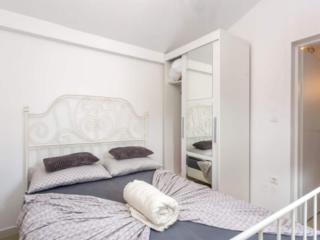 Two Bedroom Apartment with Terrace - 3