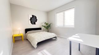 Yonge Finch Subway Modern Suite with En Suite Bathroom - 8