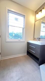 Yonge Finch Subway Modern Suite with En Suite Bathroom - 6