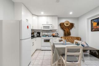 Spacious 3BR with Full Kitchen a n dFast Wi-Fi - 9