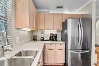 Coconut House - 606B - 1