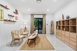 Serene 5BR Waterfront Escape - Prestige - 8