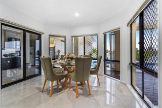 Serene 5BR Waterfront Escape - Prestige - 3