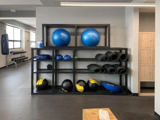Luxurious and centric 3BD with pool and gym - 2