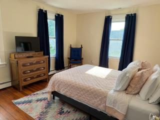 Seaside Stay in Historic Warren - 7