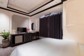 Milestone Premium Boutique Hotel - 8