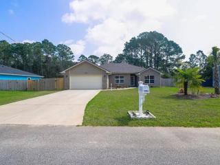 Pensacola Retreat w/ Saltwater Pool+ Beach & Shops - 0