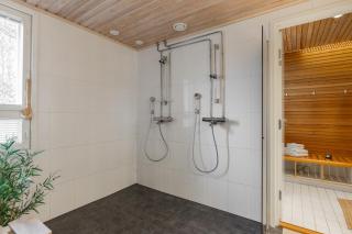 Lakeside Aurora Retreat By BookLapland - 4