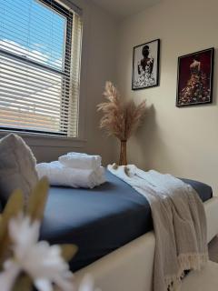 2 BEDS Free Parking Right Where You Want to Be - 7