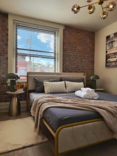 2 BEDS Free Parking Right Where You Want to Be - 5