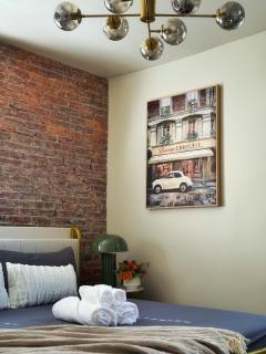 2 BEDS Free Parking Right Where You Want to Be - 3