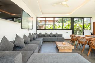 Brand New 5 BR Villa Enclosed Living room Canggu - 7