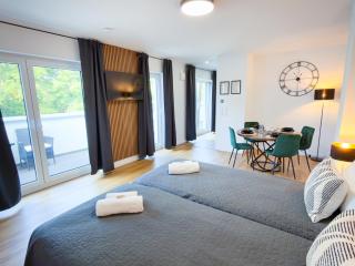 ImmoStay #3 - Penthouse mit zwei Balkonen & Seeblick, Parking & WiFi - 1