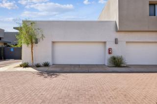 Stylish Gated TH + private heated pool + hot tub - 4