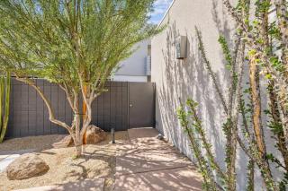 Stylish Gated TH + private heated pool + hot tub - 2