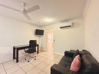 Neat 1BR - AC & Parking - 4